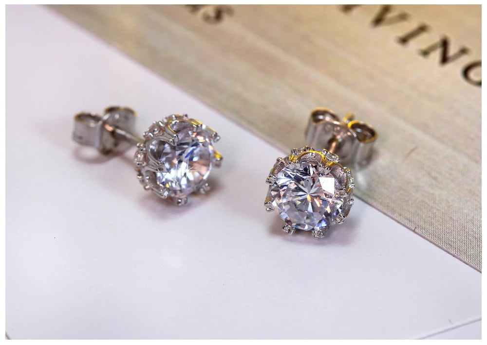 Elegant 925 Silver Stud Earrings with Sparkling Zirconia